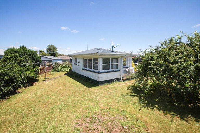 Photo of property in 2 Mears Road, St Andrews, Hamilton, 3200