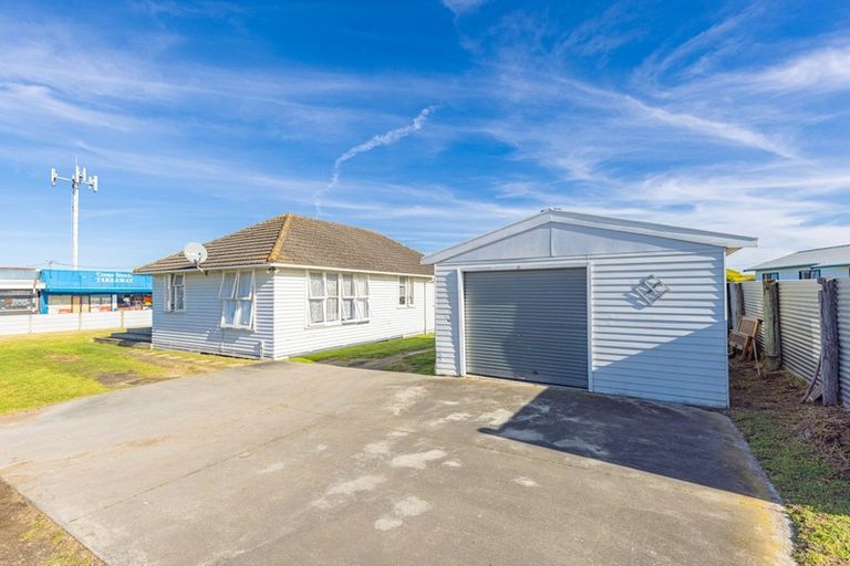 Photo of property in 8 Cross Street, Castlecliff, Whanganui, 4501