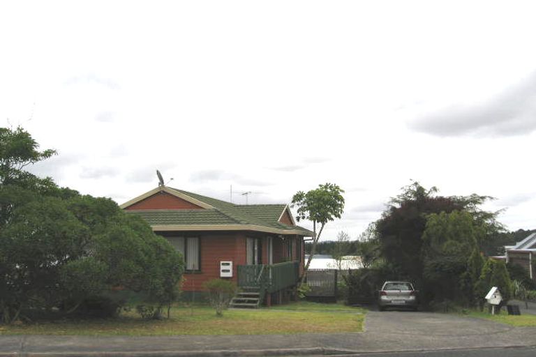 Photo of property in 8 Altair Place, Windsor Park, Auckland, 0632