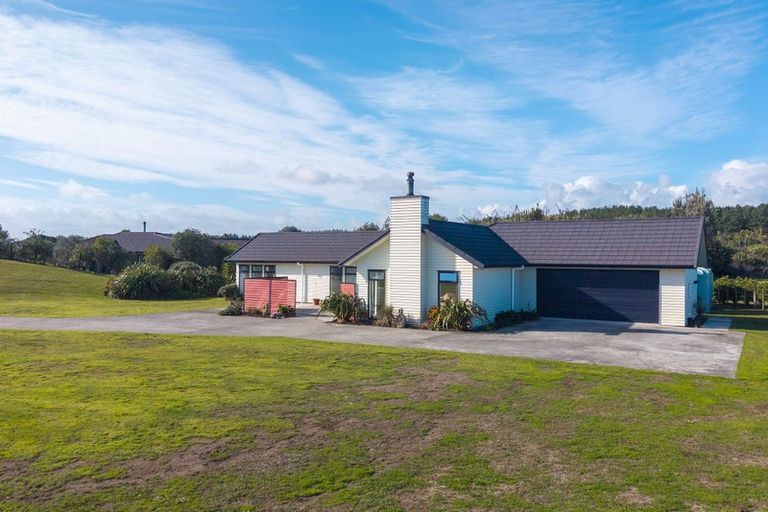 Photo of property in 66 Waitarere Rise Avenue, Waitarere, Levin, 5510