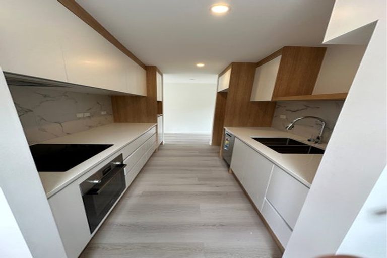 Photo of property in 60 Tiri Tiri Road, Birkdale, Auckland, 0626