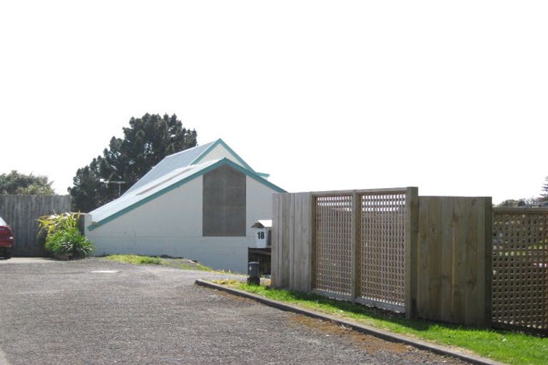 Photo of property in 18 Caledonia Place, Highlands Park, New Plymouth, 4312