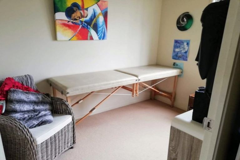 Photo of property in 21 Mt Lebanon Lane, Henderson, Auckland, 0612