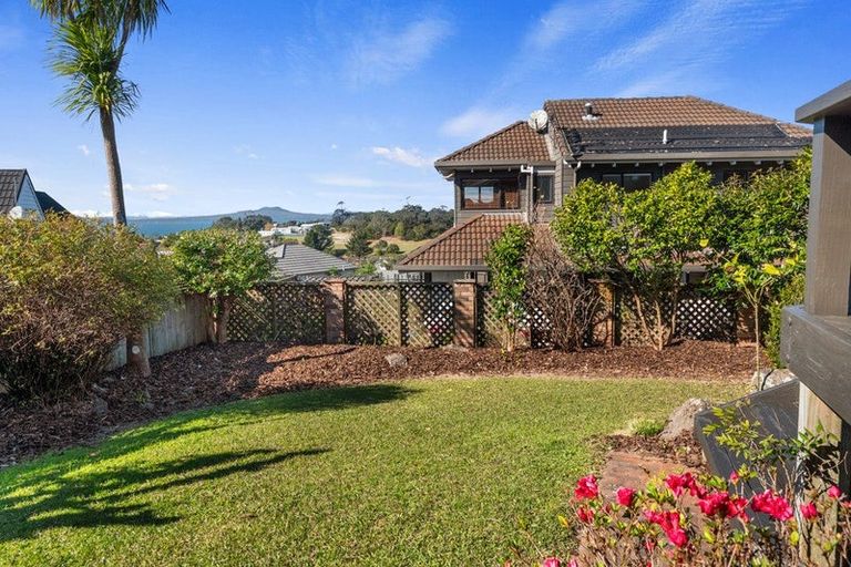 Photo of property in 29 Calypso Place, Rothesay Bay, Auckland, 0630