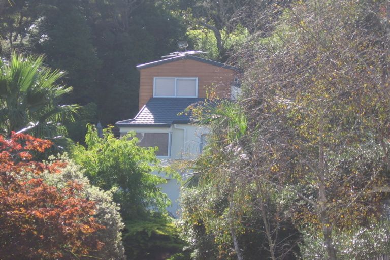 Photo of property in 17a Woodfern Crescent, Titirangi, Auckland, 0604