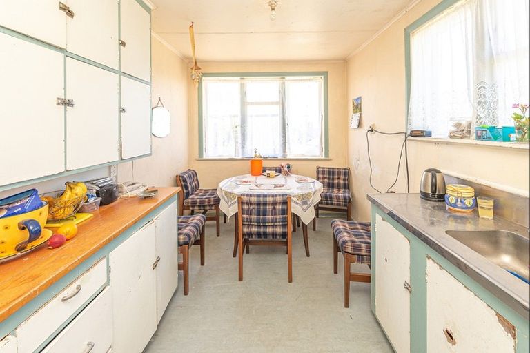 Photo of property in 15 Matipo Street, Castlecliff, Whanganui, 4501