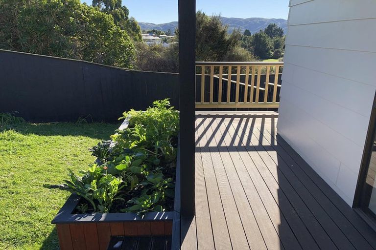 Photo of property in 15 Fenchurch Grove, Stokes Valley, Lower Hutt, 5019