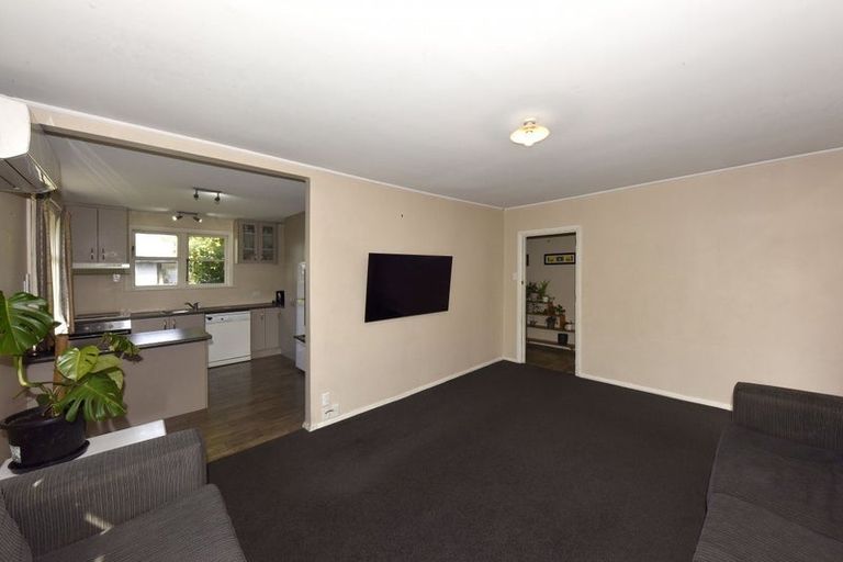 Photo of property in 1/15 Defoe Place, Waltham, Christchurch, 8023
