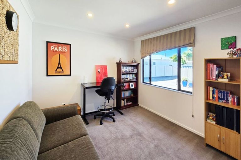 Photo of property in 16a Windsor Terrace, Taradale, Napier, 4112