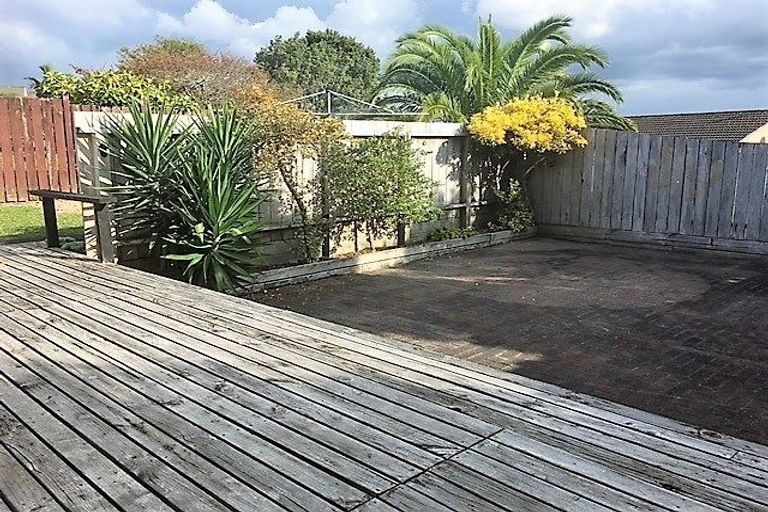 Photo of property in 19 Ransom Smyth Drive, Goodwood Heights, Auckland, 2105