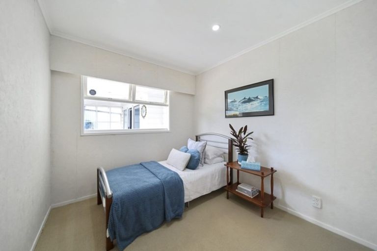 Photo of property in 141 Gossamer Drive, Pakuranga Heights, Auckland, 2010