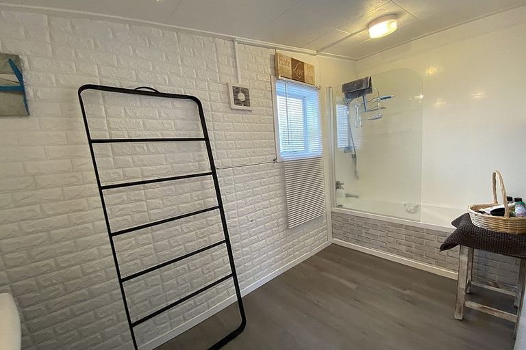 Photo of property in 3 Preston Street, Eltham, 4322