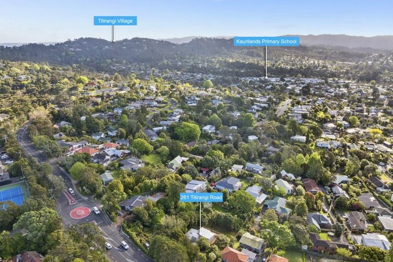 Photo of property in 261 Titirangi Road, Titirangi, Auckland, 0604