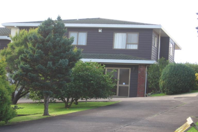 Photo of property in 16 Steeple Rise, Pakuranga, Auckland, 2010