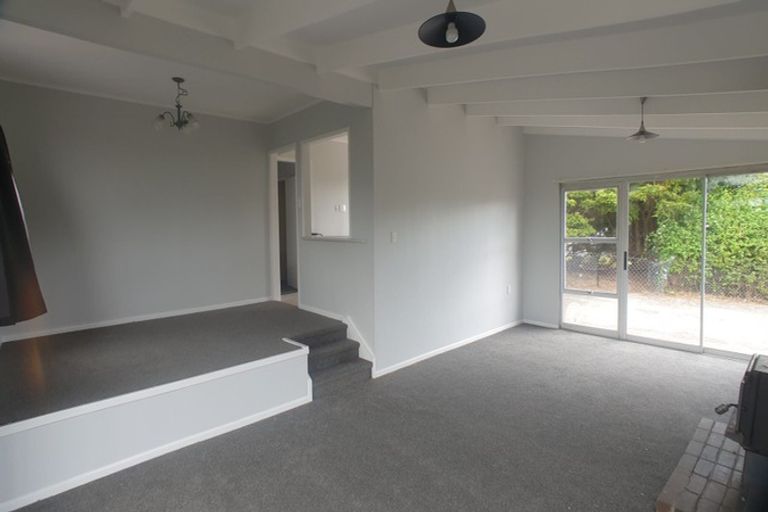 Photo of property in 60 Rewarewa Road, Te Atatu Peninsula, Auckland, 0610