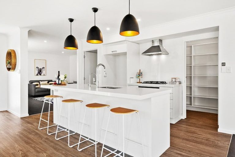 Photo of property in 14 Hooton Drive, Kumeu, 0810