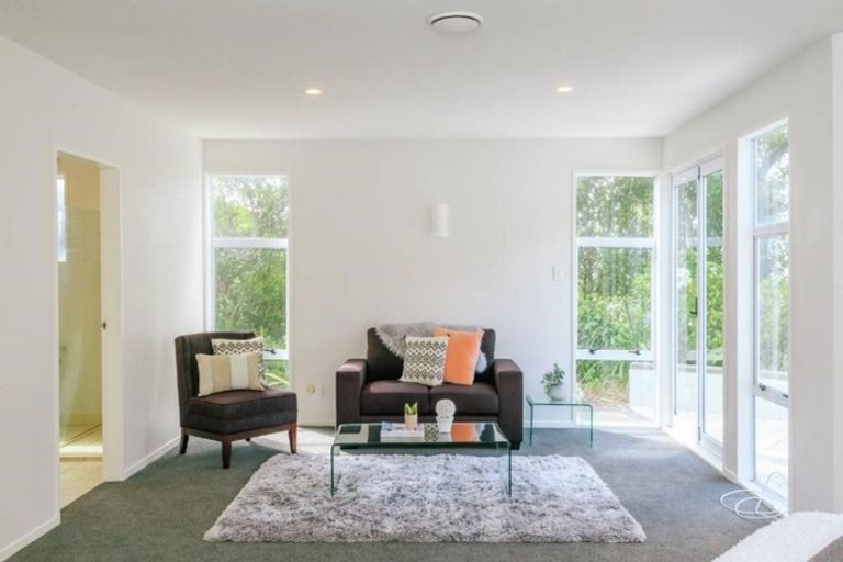 Photo of property in 18 London Road, Korokoro, Lower Hutt, 5012