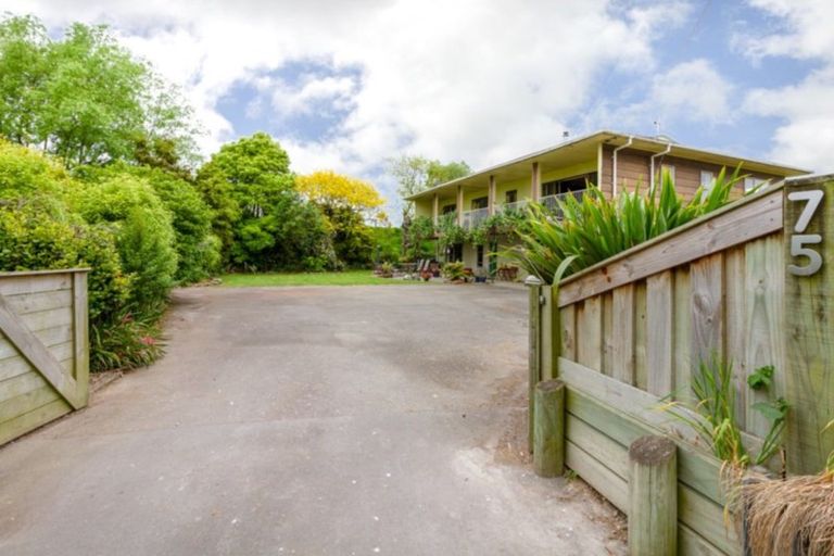 Photo of property in 75 Riverbank Road, Tiakitahuna, Palmerston North, 4477