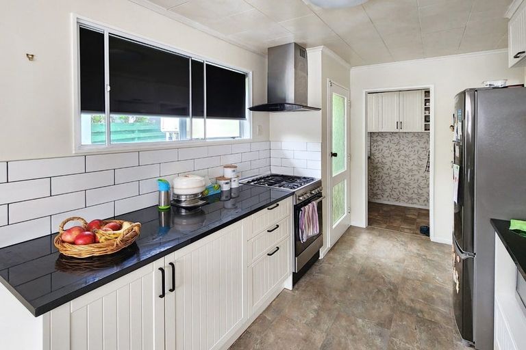 Photo of property in 214 Major Drive, Kelson, Lower Hutt, 5010