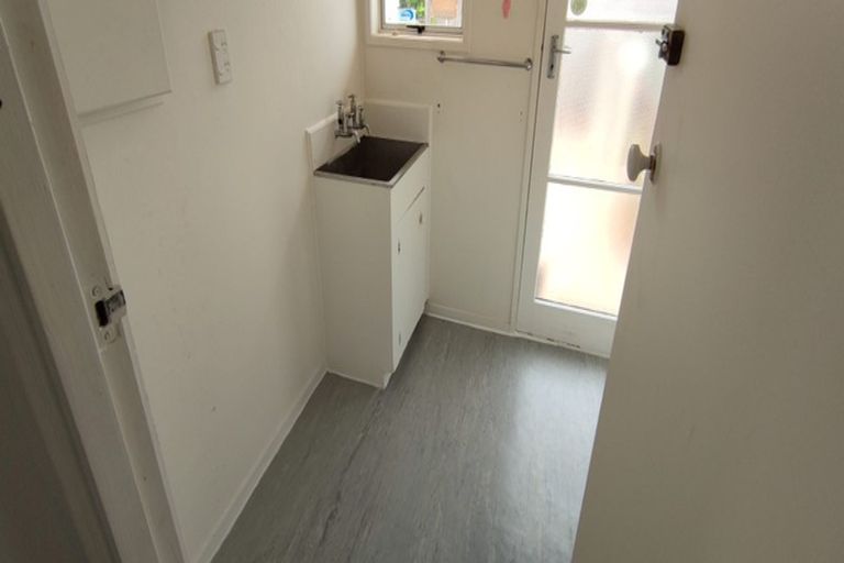 Photo of property in 25 Lisa Rise, Half Moon Bay, Auckland, 2012