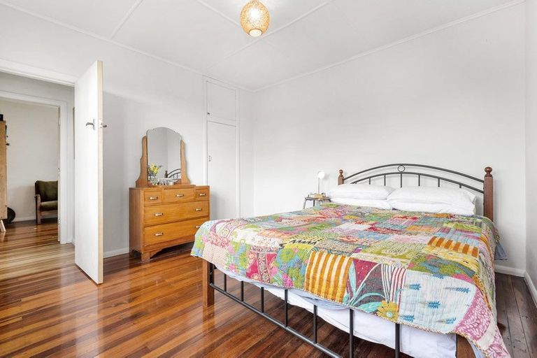 Photo of property in 10 Marine Parade, Raglan, 3225