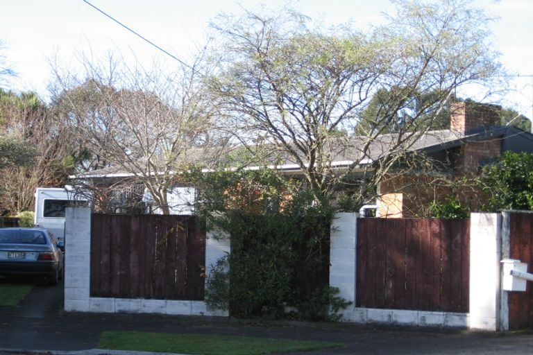 Photo of property in 14 Parkdale Place, Glenview, Hamilton, 3206