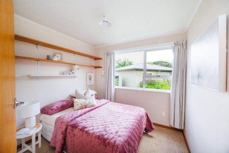 Photo of property in 6 Eton Place, Terrace End, Palmerston North, 4410