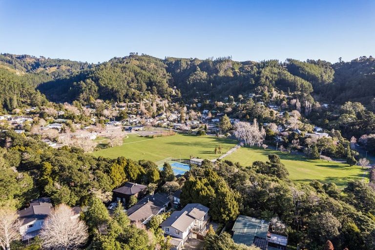 Photo of property in 20 Freemans Way, Pinehaven, Upper Hutt, 5019