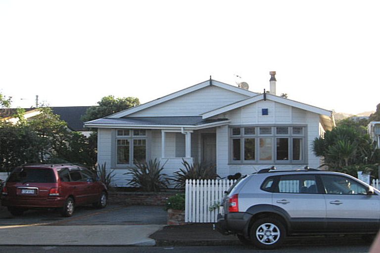Photo of property in 3 Sunset Parade, Plimmerton, Porirua, 5026
