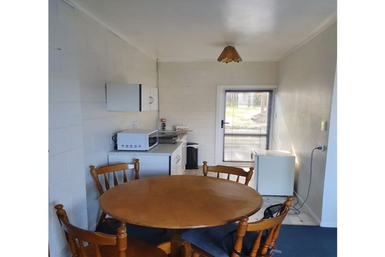 Photo of property in 1/212 Sunnynook Road, Totara Vale, Auckland, 0627