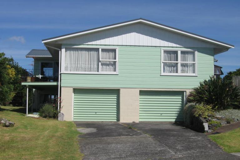 Photo of property in 23 Marlborough Avenue, Glenfield, Auckland, 0629
