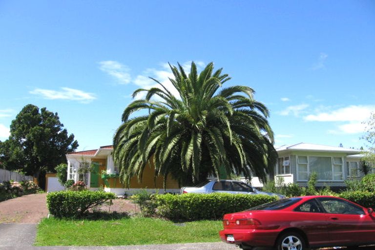 Photo of property in 27 Sylvia Road, Hillcrest, Auckland, 0627