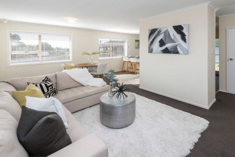 Photo of property in 2/28 Prince Regent Drive, Half Moon Bay, Auckland, 2012