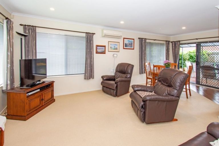 Photo of property in 25f Youngs Road, Papakura, 2110