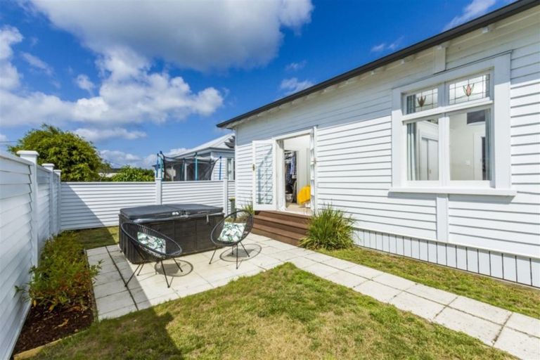 Photo of property in 1d Eversleigh Road, Belmont, Auckland, 0622