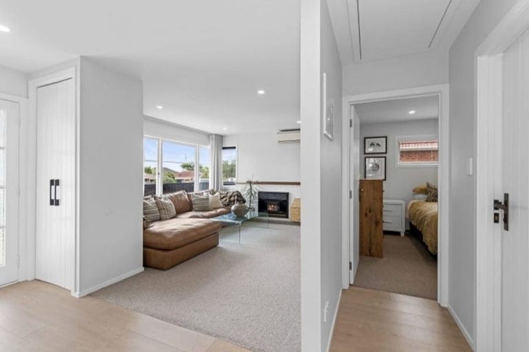 Photo of property in 3b Paton Avenue, Te Atatu South, Auckland, 0610