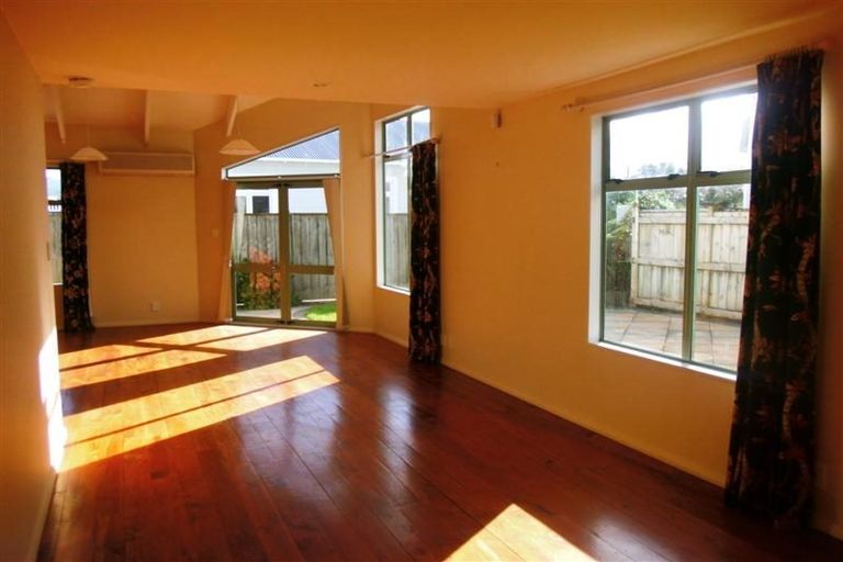 Photo of property in 2/3 Wai-iti Crescent, Woburn, Lower Hutt, 5010
