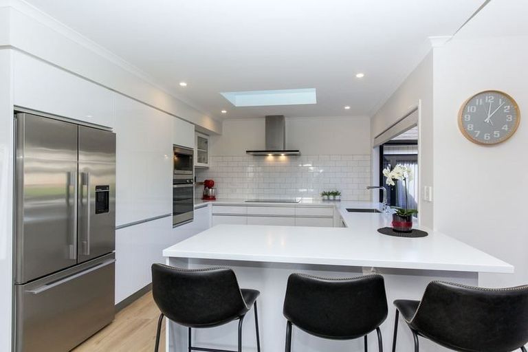 Photo of property in 6 Francis Douglas Drive, Westown, New Plymouth, 4310