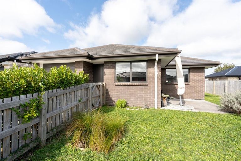 Photo of property in 17 Manawaroa Close, Grandview Heights, Hamilton, 3200