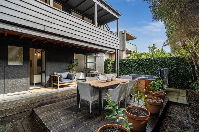 Photo of property in 2/10 Merani Street, Narrow Neck, Auckland, 0622