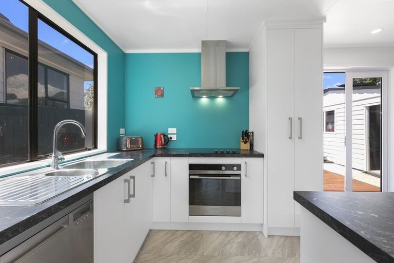 Photo of property in 6a Pokapu Place, Bethlehem, Tauranga, 3110