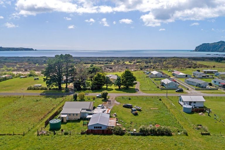 Photo of property in 63 Wharf Road, Hicks Bay, Tikitiki, 4087
