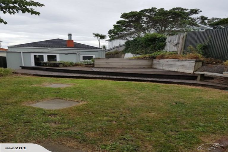 Photo of property in 17 Garfield Street, Brooklyn, Wellington, 6021