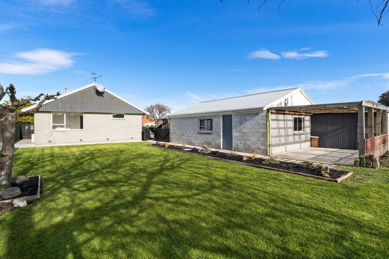Photo of property in 67 Farquhars Road, Redwood, Christchurch, 8051