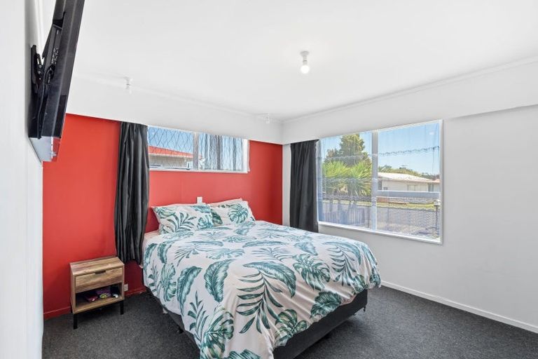 Photo of property in 33 Solway Street, Levin, 5510