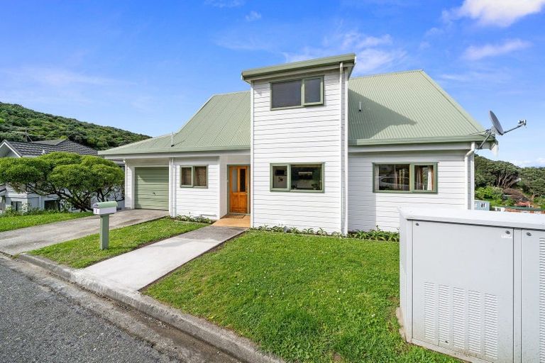 Photo of property in 1 Frobisher Street, Island Bay, Wellington, 6023