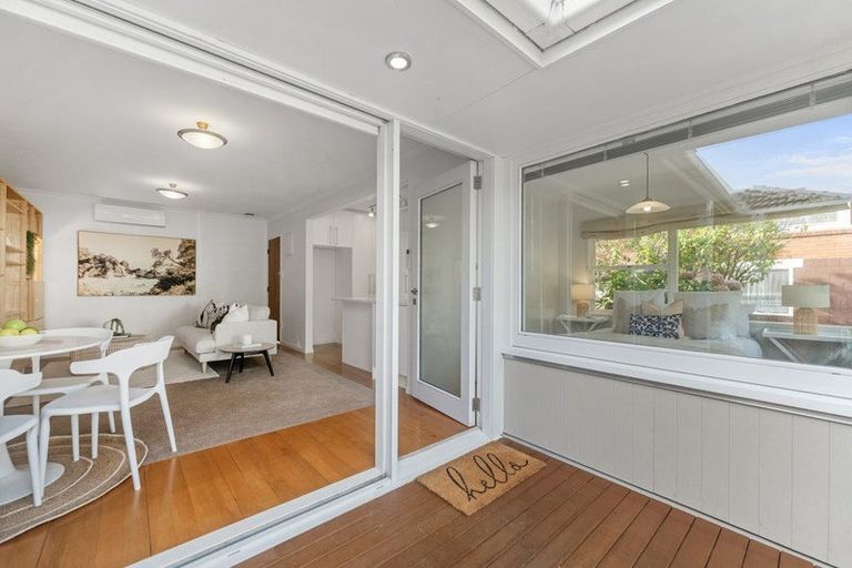 Photo of property in 1/5 Dudding Avenue, Northcote, Auckland, 0627