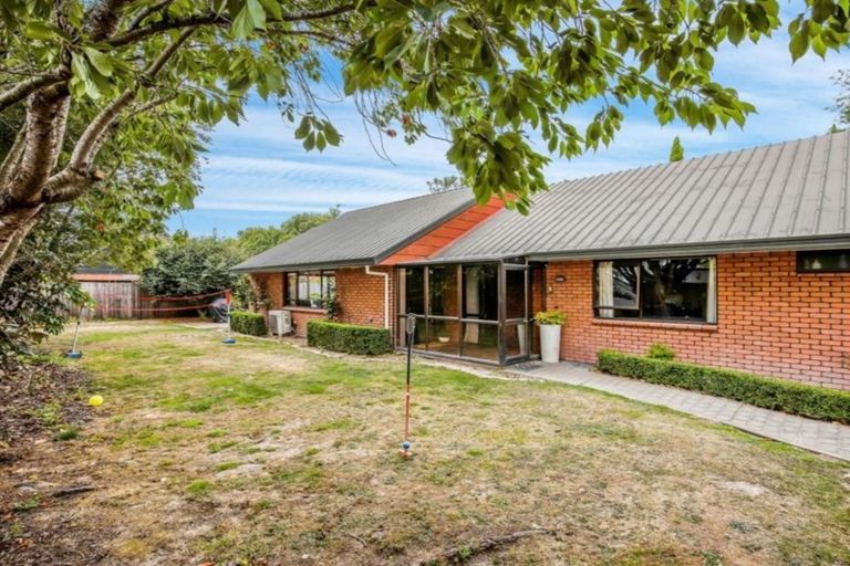 Photo of property in 242 Memorial Avenue, Burnside, Christchurch, 8053