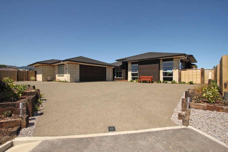 Photo of property in 9 Otupoa Way, Paraparaumu, 5032