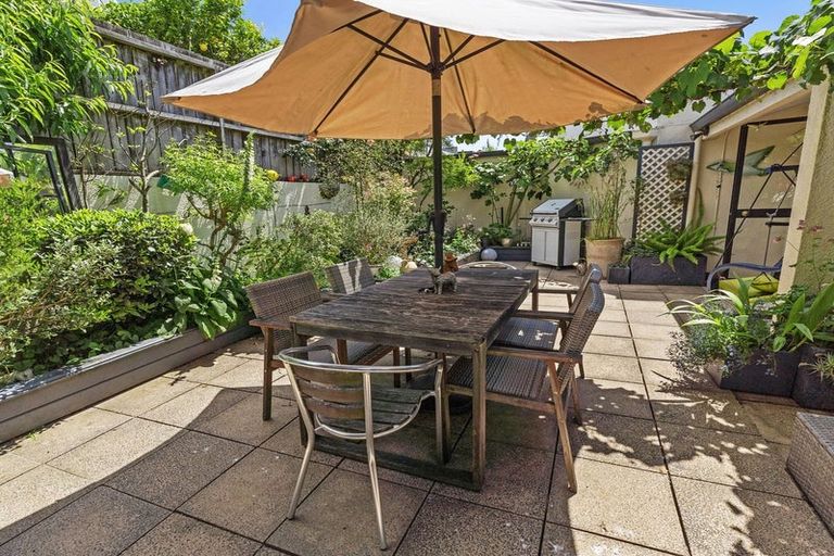Photo of property in 2/20 Fifth Avenue, Tauranga, 3110